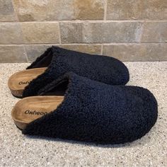 Outwoods Woman Sz.10 Bork Frizzy Black Sherpa Footbed Slide Clog New Sole Material- Rubber Outer Material- Faux Fur Slip On Black Synthetic Clogs With Textured Footbed, Winter Closed Toe Clogs With Textured Footbed, Comfortable Winter Clogs With Textured Footbed, Black Clogs With Cushioned Footbed, Comfortable Clogs With Textured Footbed For Winter, Comfortable Black Clogs With Cushioned Footbed, Winter Outdoor Clogs With Textured Footbed, Winter Clogs With Textured Footbed And Round Toe, Casual Winter Clogs With Textured Footbed