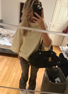 Stockholm stil höst høst fall blonde gossip girl school outfit Look Legging, Stockholm Style, Scandinavian Fashion, Corporate Outfits, Looks Party, Fall Fits