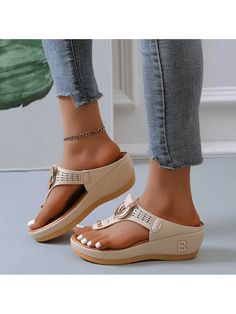 Blanco Vacación,Miedoso,De moda Collar    Sandalias de cuña Embellished Trendy Shoes For Women Casual, Trendy Shoes For Women, Shoes For Women Casual, Beach Wedges, Toe Ring Sandals, Modern Sandals, Platform Flip Flops, Comfortable Slippers, Wedge Flip Flops