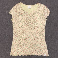 Abercrombie Kids Short Sleeve Notch Neck Tee Light Yellow With Floral Print, Capped Sleeve Size 11/12 Brand New Without Tag, Never Worn Cute Patterned Cotton Tops, Cute Cotton Patterned Tops, Cute Cotton Tops With Pattern, Cute Multicolor V-neck Top, Abercrombie Kids, Kids Shorts, Yellow Floral, Light Yellow, Kids Shirts