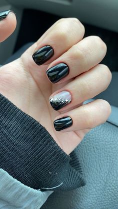 30 Beautiful and Simple Short Winter Nail Designs to Try This Year Black Gel Nails With Accent Nail, Navy And Silver Nails Acrylic, Very Short Gel Nails Black, Gel Nails Ideas Short Black, Black Gel Manicure Designs, Black Nails With Simple Design, Black Nails With Design Ideas Short, Shiny Nail Ideas, Black Nails With Accent Nail Ring Finger