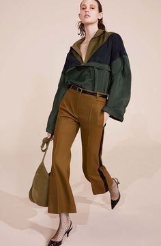 Nina Ricci Resort 2017 Fashion Show Resort 2017 Fashion, Style Désinvolte Chic, Blusas T Shirts, Style Casual Chic, 2017 Fashion, 가을 패션, 2016 Fashion, Inspiration Mode, Casual Attire