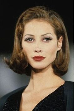 1990s Hairstyles, 90s Haircuts, 90s Models, Makeup Aesthetic, 90s Hairstyles, Models Makeup, Christy Turlington, Fluffy Hair