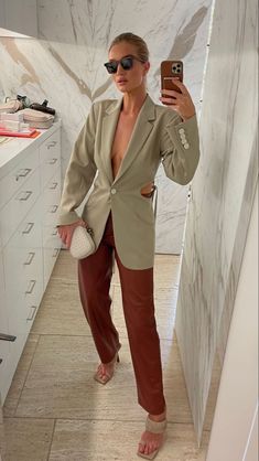 Red Leather Pants, Outfit Beige, Beige Blazer, Looks Street Style