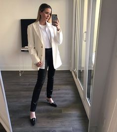 Allison Bornstein, Egypt Outfits, Celebrity Stylist, Tuxedo Shirt, Jeans With Heels, French Girl Style, Outfit Formulas, Summer Denim, Tuxedo Shirts