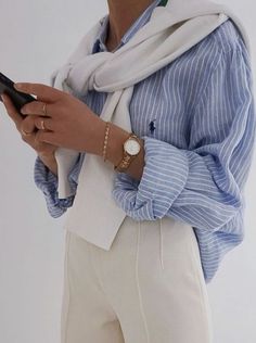 Business Casual Outfits For Women California, British Workwear Women, Bussines Woman Outfit Summer, Costal Grandma Winter Outfits, Classic Wealthy Aesthetic, Blue Striped Shirt Outfit Old Money, Business Casual Work Trip Outfits, Costal Work Outfits, Ralph Lauren Blue Striped Shirt Outfit