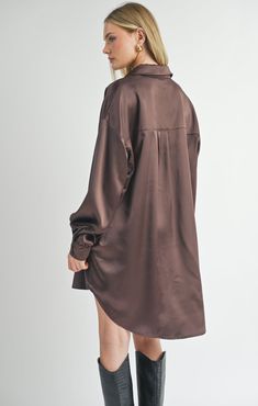 The Edi Flawless Oversized Shirt Dress is a sleek and versatile piece in a rich brown hue. Featuring a stylish collared v-neckline, it adds a touch of sophistication to any outfit. This dress can be worn alone with boots, or you can spice it up and put a belt over-top! Item Details: Sleeveless Collared V-Neckline Button Front Front Pocket Mini Length Fabric Content: 97% Polyester, 3% Spandex Fit Details: We find the Edi Shirt Dress fits true to size. Made under fair working conditions in China. Fall Workwear, Casual Bodysuit, Oversized Shirt Dress, Fall Jeans, Brown Shirt, Overalls Pants, Silky Fabric, Virtual Fashion, Casual Accessories