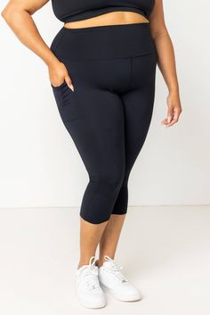 Black SuperHold capris with pockets in size 2X Black Activewear With Functional Pockets For Yoga, Black Yoga Activewear With Functional Pockets, Sports Capris With Pockets, Black 4-way Stretch Activewear With Side Pockets, Compressive Capris For Workout, Compressive Fit Workout Capris, Compressive Workout Capris, Functional Compression Activewear Capris, Sporty Capri Length Activewear With Pockets