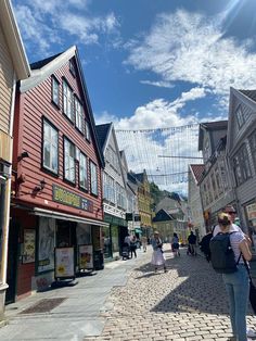 #bergen #norway #sightseeing #city #oldtownroad #norwaytravel #norwegiansummer #summervibes #summerinthecity Travelling Europe, Beautiful Places Nature, Study Abroad, House Inspo