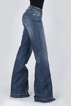 Womens Jeans Levis, Flare Jeans Mid Rise, Western For Women Outfits, Cool Jeans Women, Body Suit With Low Rise Jeans, East Coast Clothes, Cute Jeans Bootcut, Boot Barn Jeans, Single Clothing Items