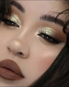 Makeup Verde, Brown Makeup Looks, Golden Eye Makeup, Golden Makeup, Make Up Gold, Gold Makeup Looks, Gold Eye Makeup, Prom Eye Makeup, Eye Makeup Pictures