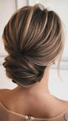 Wedding Updos For Medium Hair, Bridesmaid Updo, Wedding Hair Up, Wedding Updos, Unusual Wedding, Mother Of The Bride Hair, Romantic Wedding Hair, Bridal Hair Updo