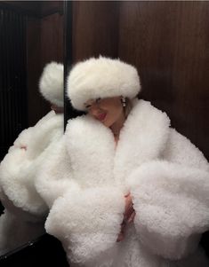 @hannaschonberg White Fur Outfit, Fluffy Sweater Outfit, White Fur Coat Outfit, Rich Vibes, Fur Outfit, Fur Coat Outfit, White Fur Coat, Snow Princess, Snow Girl