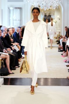 For Resort 2015, Ralph Lauren is inspired by modern glamour, easy sophistication and feminine refinement. Ralph Lauren 2015, Ralph Lauren Resort, Designer Ralph Lauren, Ralph Lauren Style, Ralph Lauren Collection, White Coat, Harper's Bazaar, White Fashion