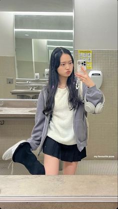 Korean School Outfits, Skirt School, Acubi Fashion, Simple Trendy Outfits, Fashion Korean