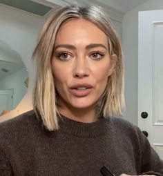 Blonde Hair Lob Shoulder Length, Sheana Shay Short Hair, Modern Blonde Bob, Blonde Bob Hairstyles Fine Hair Over 40, Lived In Bob Hair, Chic Blonde Bob, Bluntcut Bob Blond, Short Blonde Fine Hair, Bob Hair 2023