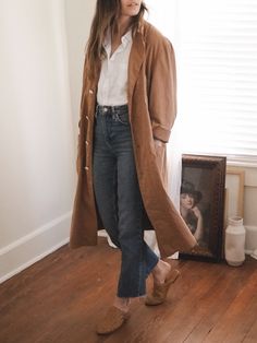 Button Down Shirt Outfit, Autumn Shirt Outfit, Camel Coat Outfit, Pijamas Women, Trench Coat Outfit, White Button Down Shirt, Cold Weather Fashion, White Button Down, Brown Coat