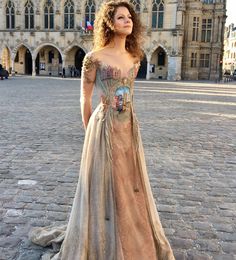 Sylvie Facon hace vestido que parecen ser sacados de un cuento de hadas | Caracteres French Town, Gaun Fashion, Beauty Dress, A Castle, Gorgeous Gowns