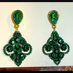 Green Chandelier Earrings Pageant Earrings Green Swarovski Crystal Green Chandelier Earrings, Green Chandelier, Green Chandeliers, Pageant Earrings, Jewelry Emerald, Real Queens, Earrings Green, Queen Bee, Queen Bees