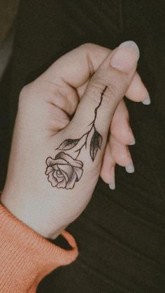 Rose Tattoo Designs Rose Tattoo On Side Of Hand, Roses Finger Tattoo, Female Rose Hand Tattoo, Rose Tattoo Design On Hand, Rose On Thumb Tattoo, Henna Tattoo Designs Rose, Small Rose Tattoo Finger, Rose On Finger Tattoo