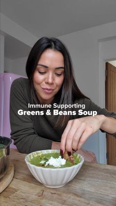 Dr Hazel Wallace BSc MSc MBBCh on Instagram: "Greens & Beans Soup 🌿✨

Determined to stay well this autumn/winter so topping up my stores with as much goodness as I can squeeze in.

Ingredients
- 3 tbsp olive oil
- 1 large leek, sliced
- 1 head garlic, top sliced off
- 1 whole broccoli, chopped into florets
- 1 courgette, sliced
- 1 tin (400g) butter beans, drained
- 1 litre veg or chicken stock
- 140g frozen peas
- 2 handfuls fresh spinach
- 3 tbsp fresh parsley
- Juice of 1/2 lemon
- Salt & pepper to taste

Method
1️⃣ Preheat oven to 200°C. Arrange leeks, broccoli, courgette, and garlic on a tray, drizzle with 2 tbsp olive oil, season, and roast for 25-30 mins. 2️⃣ While it’s roasting, heat stock in a pot over medium heat, add butter beans and peas, and let simmer 5-7 mins. 3️⃣ Squeeze r Hazel Wallace, Parsley Juice, Healthy Hearty Soup, Green Beans Soup, Beans Soup, Lunch Inspiration, Cholesterol Lowering Foods, Chili Soup, Italian Soup