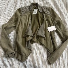 Free People Jacket Olive Size M Perfect Condition. Nwt. Never Worn Olive Cotton Outerwear For Fall, Spring Cotton Olive Outerwear, Olive Cotton Outerwear For Spring, Khaki Utility Jacket For Fall Layering, Trendy Olive Long Sleeve Outerwear, Trendy Olive Outerwear For Fall, Olive Fitted Long Sleeve Outerwear, Khaki Long Sleeve Outerwear For Layering, Fitted Olive Long Sleeve Outerwear