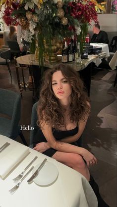 Elite Aesthetic, Astrid Clifford, Ideas De Poses, Cruel King, Royal Elite, Curly Hair Photos, Foto Poses, Curly Hair Cuts, Hair Photo