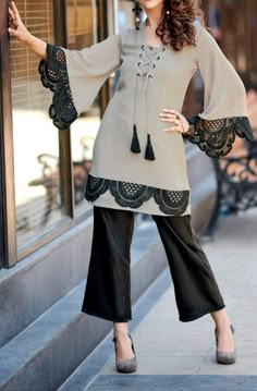 Kameez Designs, Pakistani Fashion Casual, Pakistani Dresses Casual, Pakistani Fashion Party Wear, Salwar Kamiz, Kurti Neck Designs, Sleeves Designs For Dresses, Kurta Designs Women, Simple Pakistani Dresses