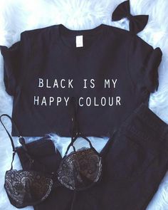 Black Is My Happy Color, Blogger Instagram, Mode Tips, Cooler Look, Outfit Trends, Style Noir, All Black Outfit, Color Shirt, Happy Colors