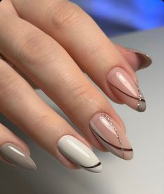 Russian Manicure Step By Step, Russian Manicure Gel, Russian Nails Design, Russian Nails Manicures, Russian Gel Manicure, Russian Manicure Design, Line Nail Art Designs, Russian Nails, Russian Nail Art