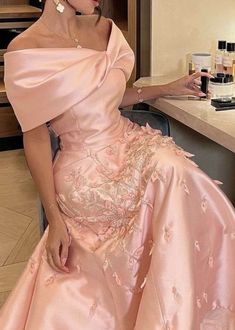 Pink Gowns Aesthetic, Engagement Pink Dress, Arab Wedding Dress Guest, Pink Prom Dress Aesthetic, Proposal Dress, Classy Elegant Outfits, Gown Aesthetic, Met Gala Outfits