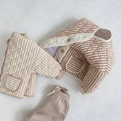 This double-layer coat with a playful rhombus wave pattern keeps kids warm and fashionable all season long Baby Boy Coat, Girls Outwear, Layer Jacket, Korean Baby, Striped Quilt, Korean Babies, Kids Coats, Wave Pattern