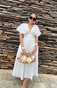 Island Trip Outfit Ideas, Nude Dress Outfit Wedding, Modern Modest Outfits, Causal Chic Outfits, Modest Outfits Summer, Linen Dress Outfit, Classic Gown, Garden Party Outfit, White Outfits For Women