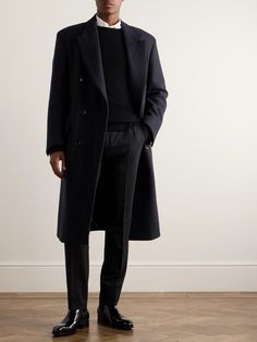 TOM FORD's coat is the perfect finish for a formal outfit. Cut for an oversized fit, it’s made from wool with peak lapels and has a neat double-breasted profile.