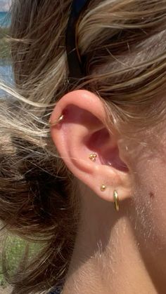 #earrings #earringstyle #earringsoftheday #earringsforwomen #jewlery #gold #helix #conch #conchpiercing #minilipstick Piercing For Small Ears, Dainty Helix Piercing, Double Helix And Conch, Conch And Helix Piercing, Helix And Conch Piercing, Triple Ear Piercing, Conch Piercing Stud, Inner Conch Piercing, Ear Piercings Conch