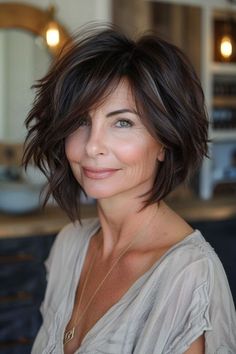 90 Bob Haircuts For Women Over 50: Medium, Short, And Layered Styles 2024 10 Sassy Hair, Haircuts For Medium Hair, Penteado Cabelo Curto, Hairstyles For Women, Short Bob Hairstyles, Short Hair Cuts For Women, Great Hair, Hair Dos, Bobs Haircuts