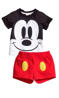 H&M Mickey Mouse short set Disney Baby Clothes, Toddler Designer Clothes, Baby Mode, Girls Clothing Online, Infant Boys, Fashionable Baby Clothes, Baby Boy Fashion