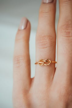 Infinity Ring Design, Simple Ring Design, Latest Gold Ring Designs, Hand Jewelry Rings, Infinity Knot Ring, Infinity Rings, Couple Ring Design, Alternative Engagement Ring, Infinity Knot