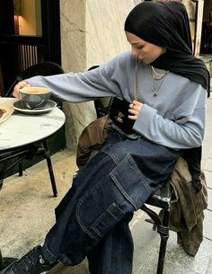 Edgy Hijab Outfits, Hijab Fashion Inspiration Winter, Street Hijab Fashion Casual, New Hijab, Modele Hijab, Street Hijab Fashion, Modesty Outfits, Muslim Outfits Casual