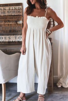 Elluis - Comfortable Jumpsuit with Spaghetti Straps, High Waist, and Flowing Design Y2k Summer Outfits, Cami Jumpsuit, Loose Jumpsuit, Fitted Midi Dress, Trendy Summer Outfits, Jumpsuits And Romper, White Jumpsuit, Polka Dress, Evening Gowns Formal