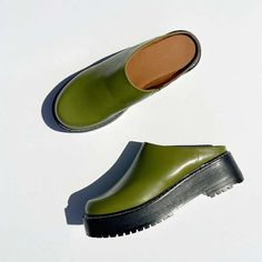 Green Round Toe Chunky Heel Lug Sole Platform Mules for Women Outfits With Shoes, Green Platforms, Green Mules, 70s Platform Shoes, Platform Design, Heeled Mule, Pointy Toe Heels, Green Boots