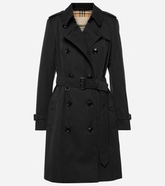 Burberry cotton gabardine coat (Mytheresa). Material: cotton. Colour: black #fashion #coat #clothes #outfits #luxury #burberry Knee Length Coat, Burberry Outfit, Burberry Coat, Burberry Scarf, Trench Coat Black, Clothes Outfits, Ribbed Knit Sweater, Coat Fashion, Black Coat