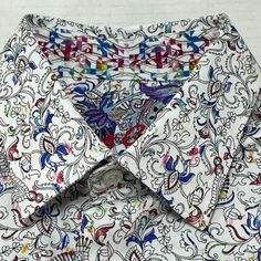 Robert Graham "Roslyn" Men's Casual Shirt - White Abstract - Size S - The Shirt Measures Roughly 21 Inches From Arm Pit To Arm Pit. The Overall Length Measured From The Base Of The Collar To The Bottom Of The Shirt Is Approximately 29.5 Inches. 100% Cotton Long Sleeve Spread Collar Machine Washable This Item Ships In A Poly-Vinyl Mail Bag And Will Require Ironing Or Pressing Before Wearing. 4139 White Printed Shirt With Spread Collar, Fitted White Printed Shirt, Fitted White Shirt With Floral Print, White Fitted Shirt With Floral Print, Classic White Floral Print Tops, Fitted White Floral Print Shirt, White Regular Fit Shirt For Spring, Traditional Fit White Shirt For Spring, White Traditional Fit Shirt For Spring