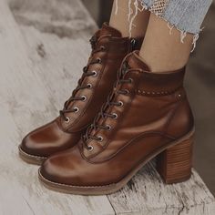 Pikolinos Boots, Gym Photo, Modeling Makeup, Black Leather Boots Women, Fashion Modeling, Fashion Shoes Sandals, Estilo Country, Hot Boots, Shoes World