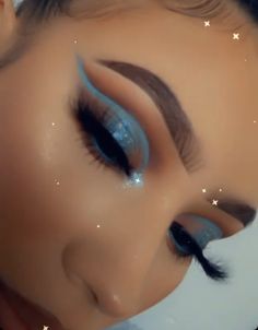 Makeup Looks Blue And Purple, Blue Eyeshowdow Looks, Chrome Flakes Makeup, Blue Birthday Makeup, Sky Blue Makeup Look, Baby Blue Makeup Looks, Baby Blue Makeup, Blue Glam Makeup, Makeup Looks Blue