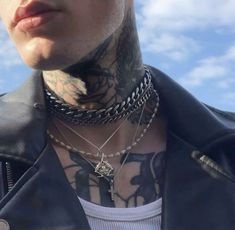 Streetwear Jewelry, Mens Chain Necklace, Guy Pictures, Alternative Outfits, Jewelry Projects, Aesthetic Photography, Piercing Jewelry, Men Necklace, Chains Necklace