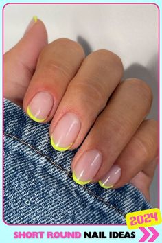 Yellow outlined French tip short round nails, gel polish, fresh and vibrant, ideal for trying something new and playful, featuring a classic and glossy finish. French Tips Round, Outlined French Tip, French Tip Short, Nails Gel Polish, Trying Something New