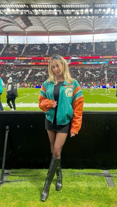 Miami Dolphins Game Day Outfit, Sporty Game Day Outfit, Miami Dolphins Outfit, Nfl Wag Outfit, Miami Dolphins Outfit Woman, Nfl Girlfriend Outfit, Nfl Game Outfit, Football Girlfriend Outfits