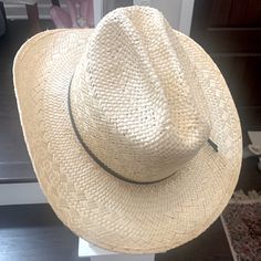 Fabulous Hat Produced In The Great Usa! In Almost New Condition, No Stray Fibers Just Very Minor Markings, As Pictured, Interior Clean. Western Hat, Interior Clean, Western Hats, Cowboy Western, Western Cowboy, Tan Brown, Straw, Cowboy, Size 7