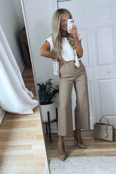 Outfits Curvy Women, Spring Business Outfits, Cold Spring Outfit, Beach Outfit Casual, Interview Outfits Women, Spring Trends Outfits, Outfit Styling, Business Outfits Women, Office Outfits Women